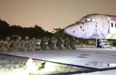正在攻击中国方面少少美国华裔政客为何比白人还用心？-匪夷所想！刘德华沈阳演唱会被黑帮围堵赵本山开始获救-青岛市李沧区的家政公司