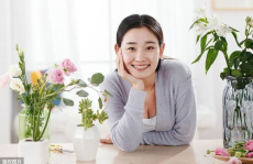 娱乐吃瓜酱英文怎么写,Unveiling the Buzz: A Gossipy Overview of the Entertainment Scene